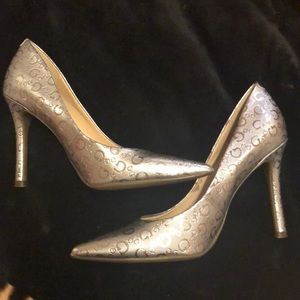 Silver guess pumps